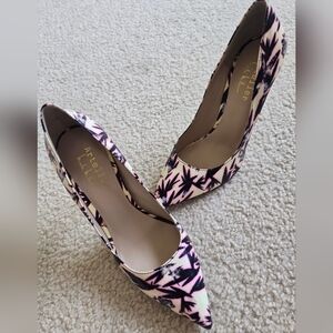 Nicole Miller Artelier Pink Abstract Tropical Print Heels Size 6